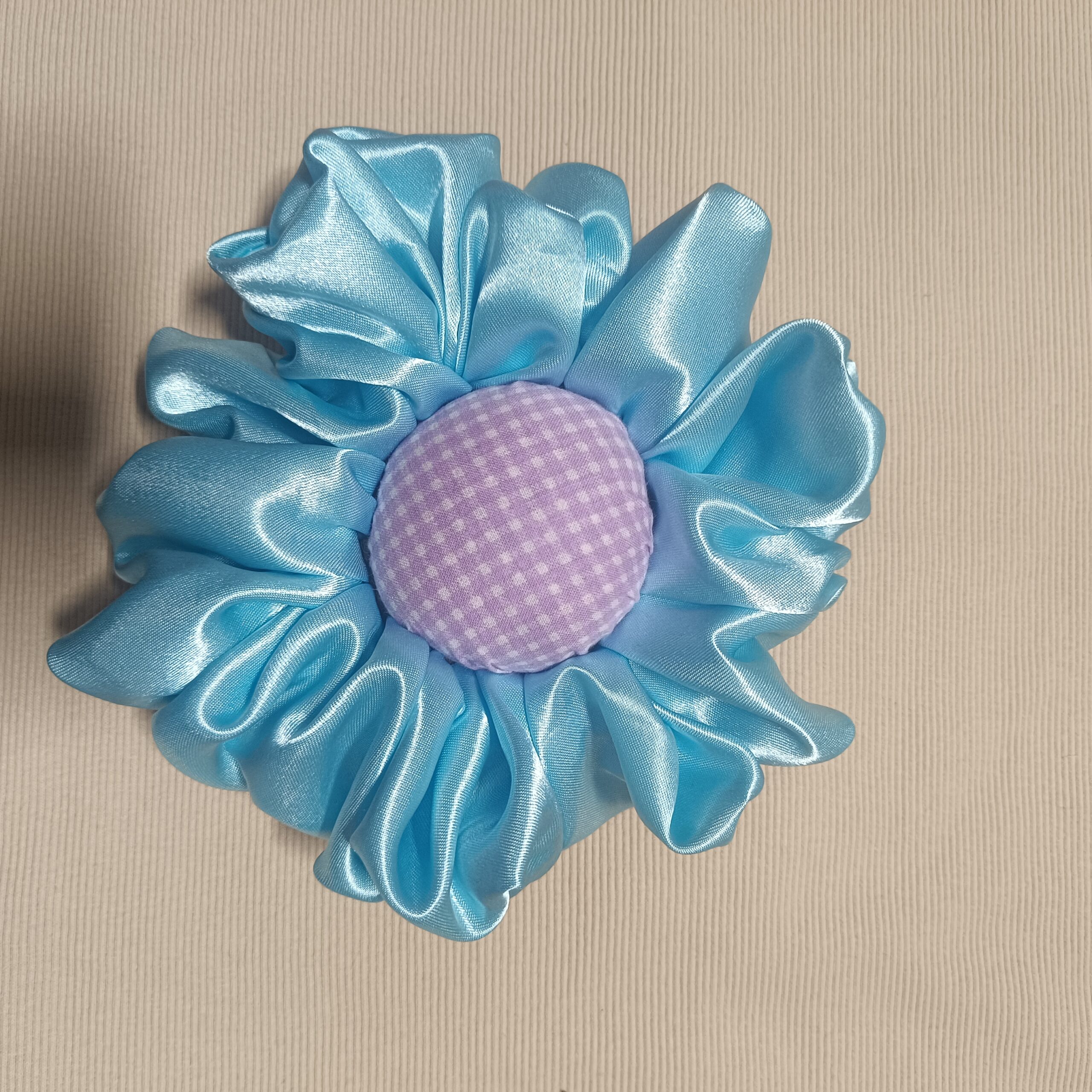 Satynowa Scrunchie L - obrazek 2