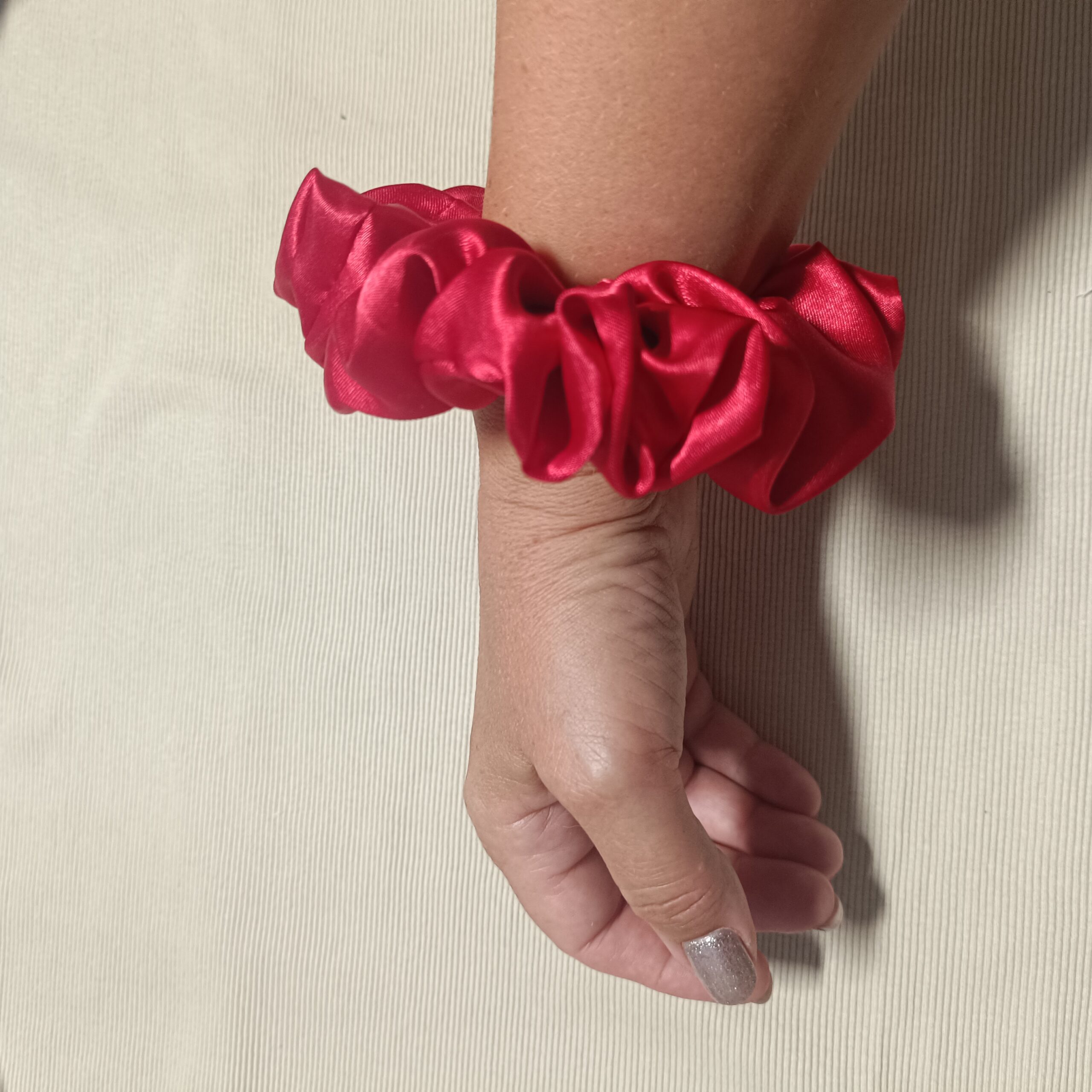Satynowa Scrunchie M - obrazek 5