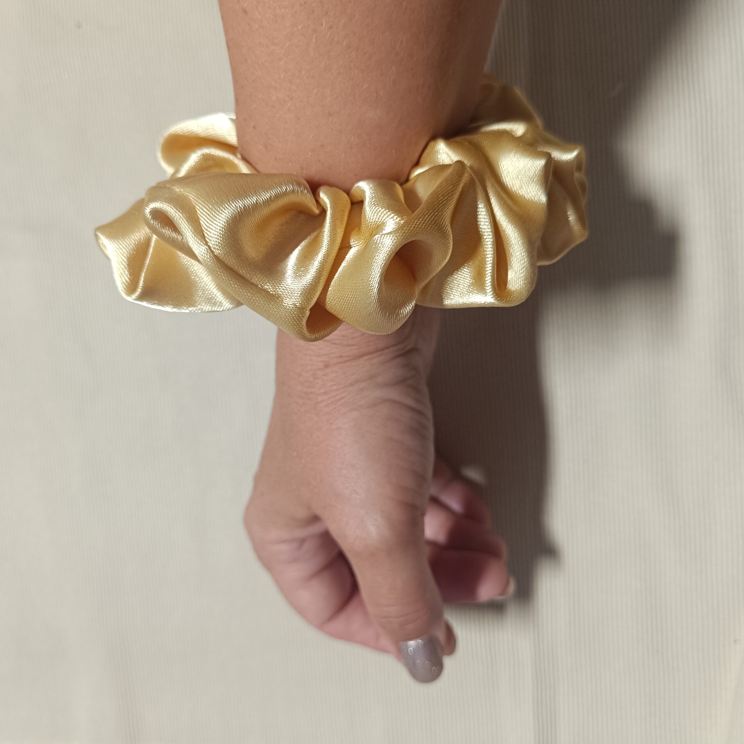 Satynowa Scrunchie M - obrazek 9