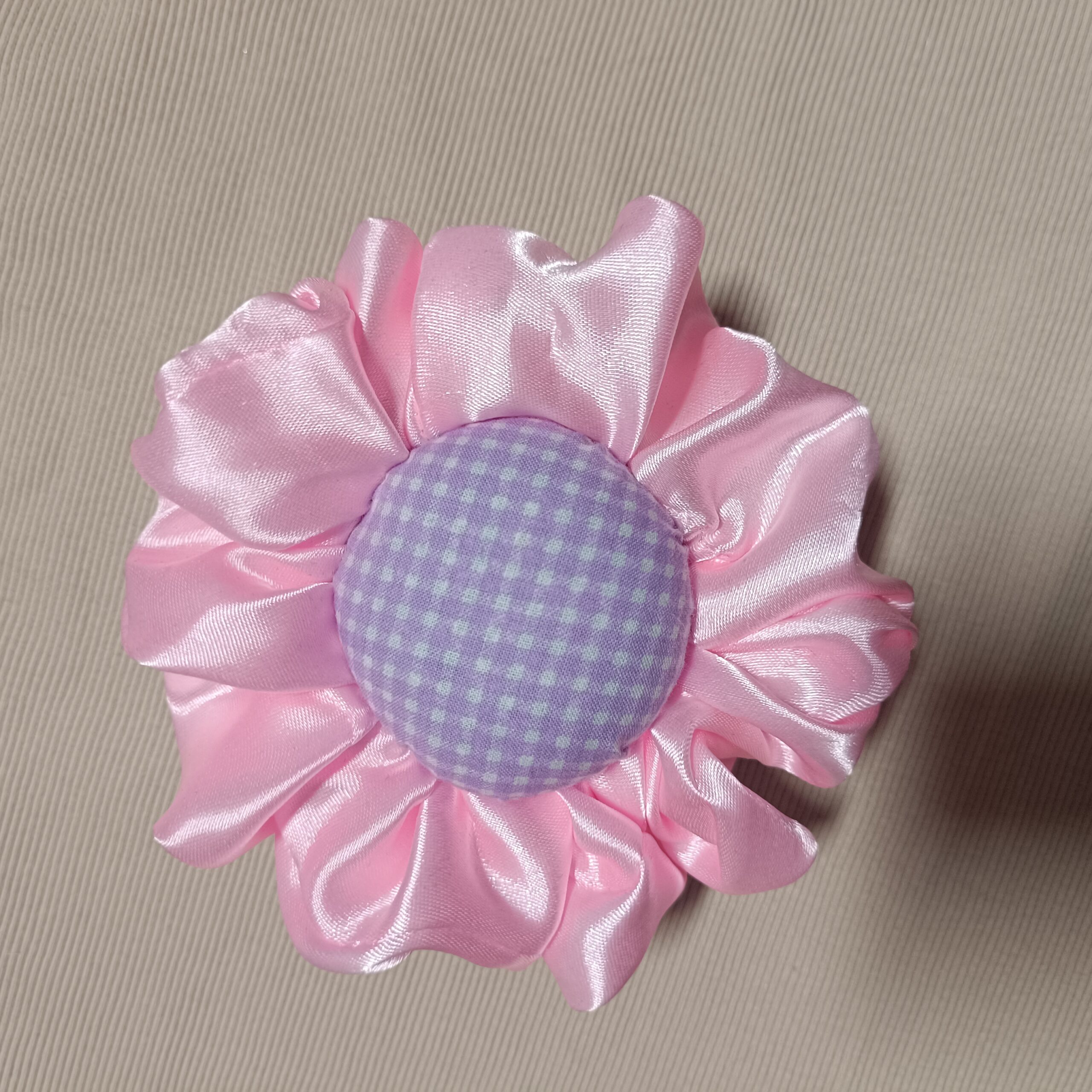 Satynowa Scrunchie M - obrazek 4